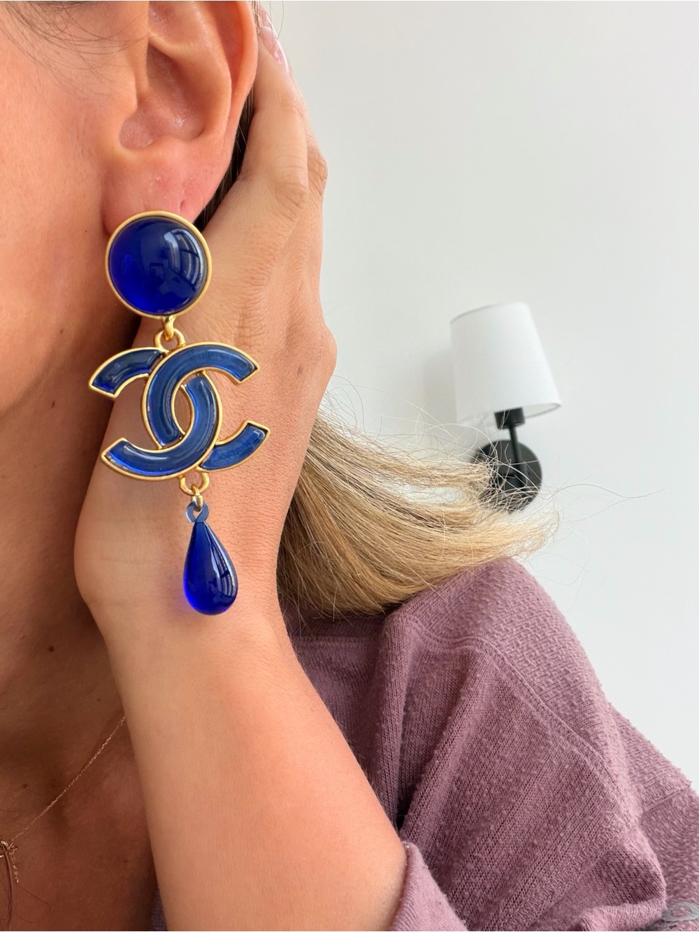💙Vintage CHANEL Gold-Tone and Deep Blue CC Drop Earrings✨ - Picture 7 of 7